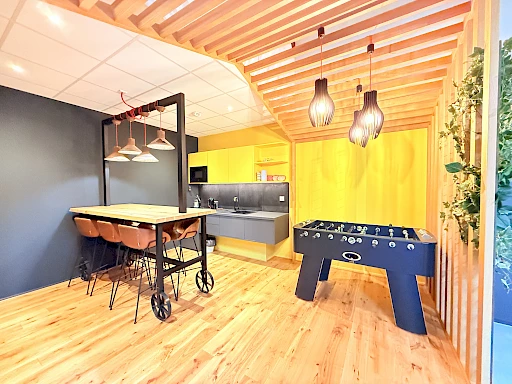 Superbe local / bureau de 358m2.