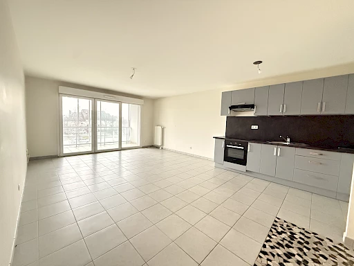 OSTWALD , beau 2 pièces de 56 m2 avec terrasse, parking.