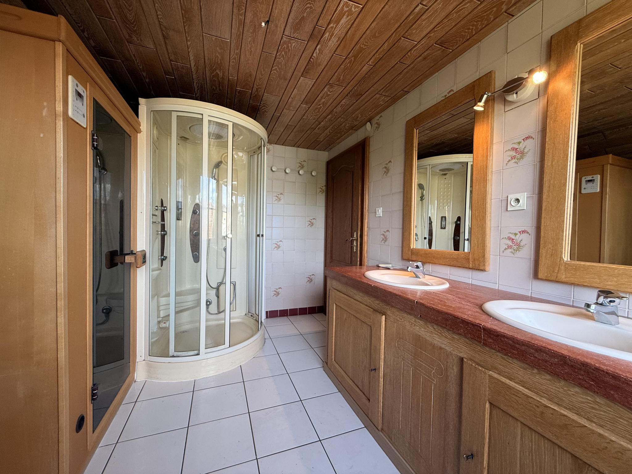 À saisir à Mundolsheim   Maison 5 pièces de 137 m2 habitables sur terrain verdoyant de 16,45 ares avec piscine