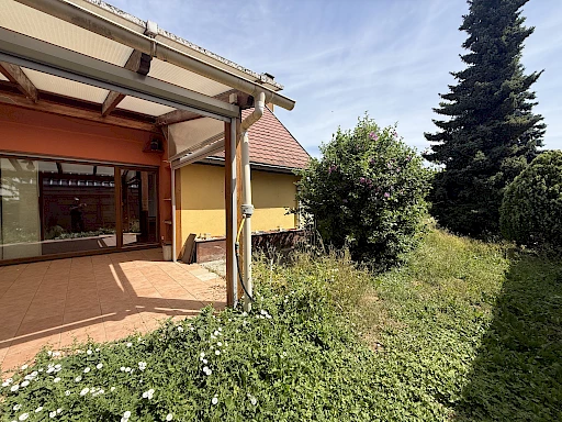 À saisir à Mundolsheim   Maison 5 pièces de 137 m2 habitables sur terrain verdoyant de 16,45 ares avec piscine