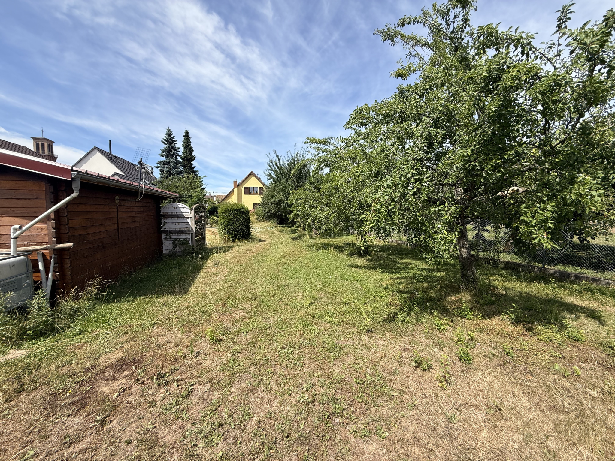 À saisir à Mundolsheim   Maison 5 pièces de 137 m2 habitables sur terrain verdoyant de 16,45 ares avec piscine