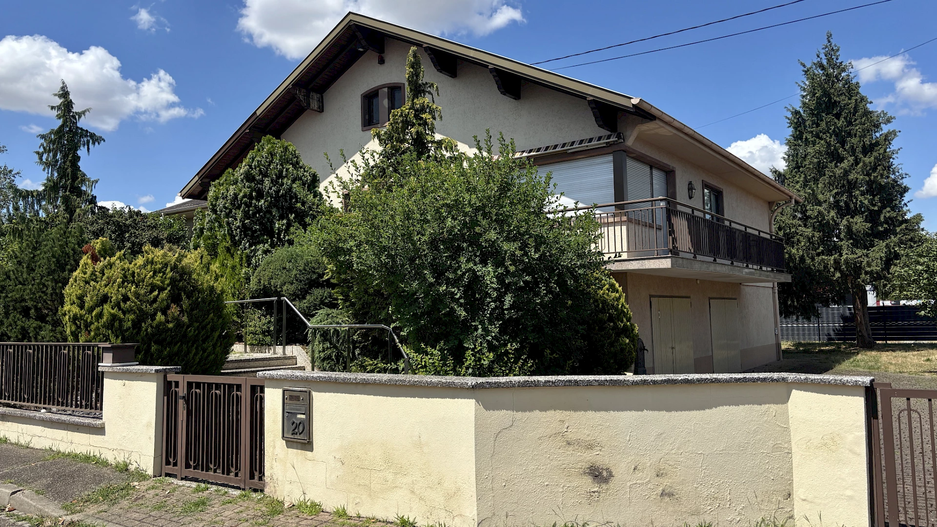 Élégante maison familiale de 220 m2 sur un magnifique terrain arboré de 15 ares