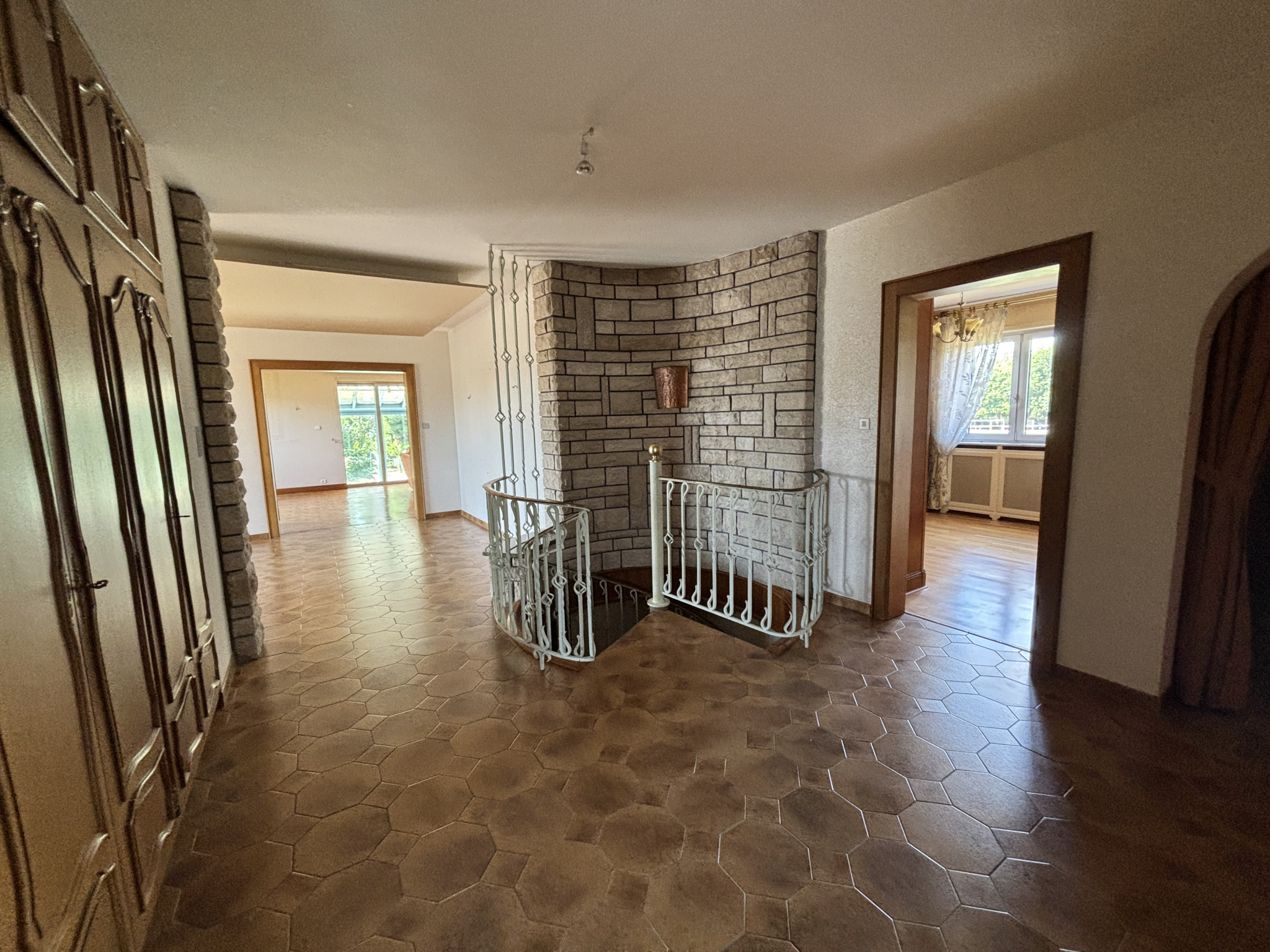 Élégante maison familiale de 220 m2 sur un magnifique terrain arboré de 15 ares