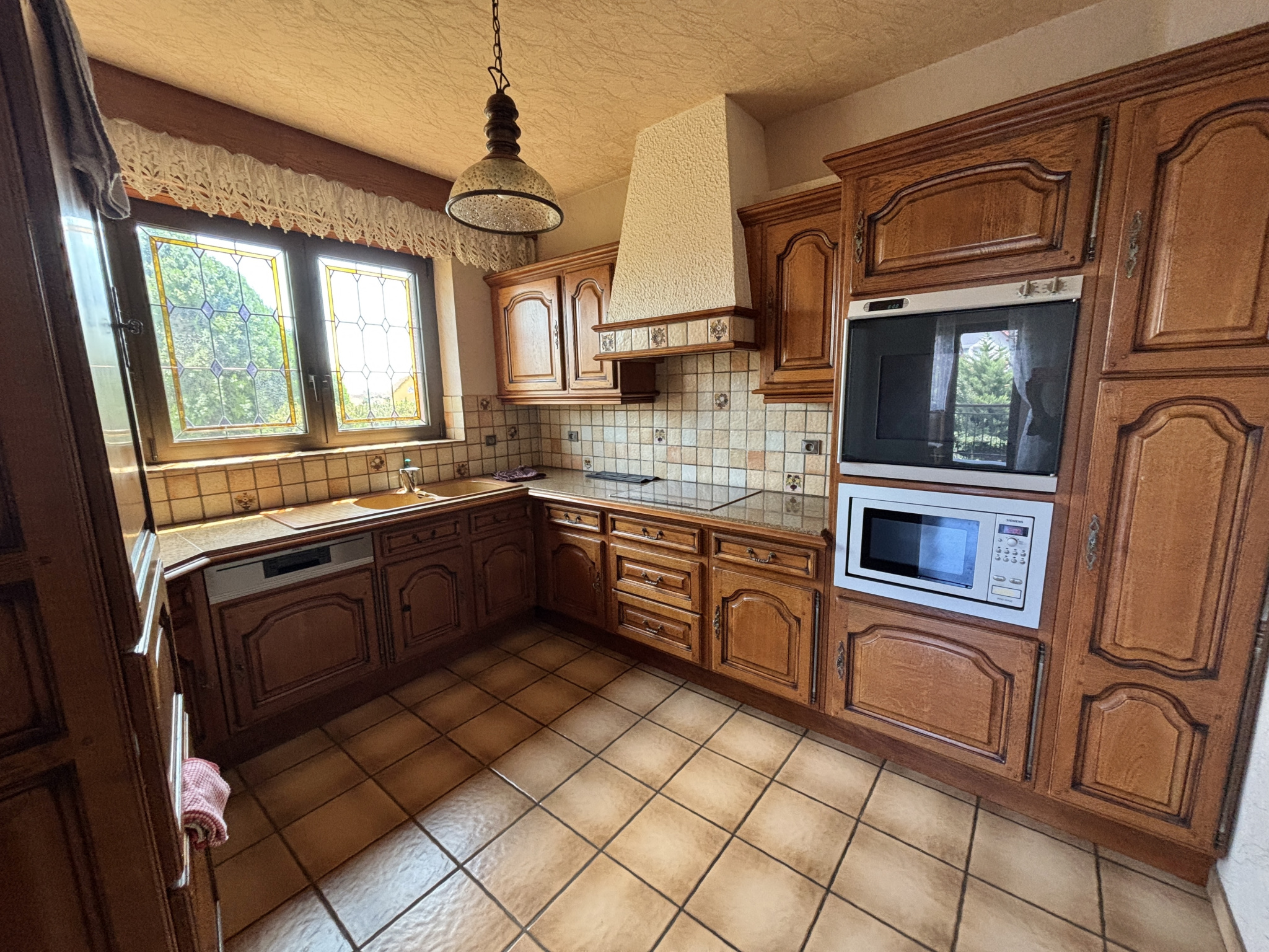 Élégante maison familiale de 220 m2 sur un magnifique terrain arboré de 15 ares