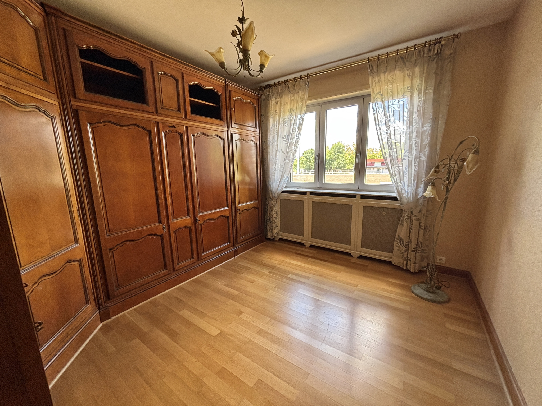 Élégante maison familiale de 220 m2 sur un magnifique terrain arboré de 15 ares